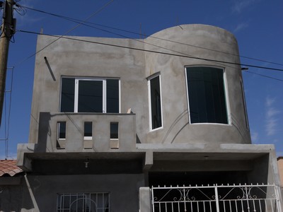fijos y puerta de patio color blanco 
