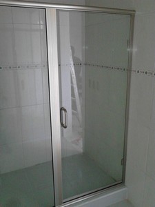 vidrio de 1/8 templados con marco color natural