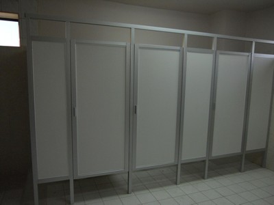 mamparas de tubular de 1 1/2" con melamina de 3/4