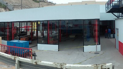 frente comercial negro 