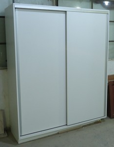 mueble de melamina con puertas corredizas 