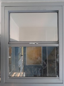 ventana de guillotina vidrio transparente 